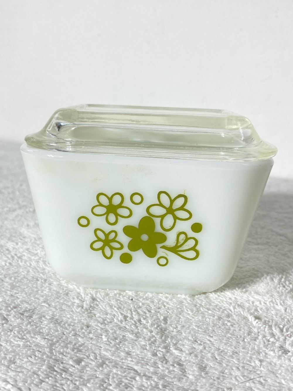 Vintage PYREX Spring Blossom Green Crazy Daisy Fridgie W Clear Glass Lid #501-B